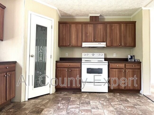 Building Photo - 327 Reavis Mountain Rd