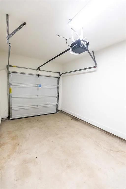 Building Photo - 409 W 35th St