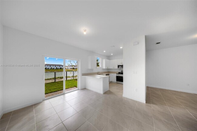 Building Photo - 2751 SE 25th Ave