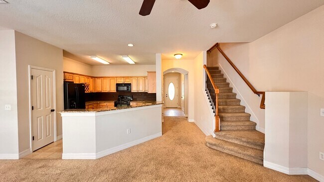 Building Photo - Charming 3-Bedroom Townhome in Oviedo – La...