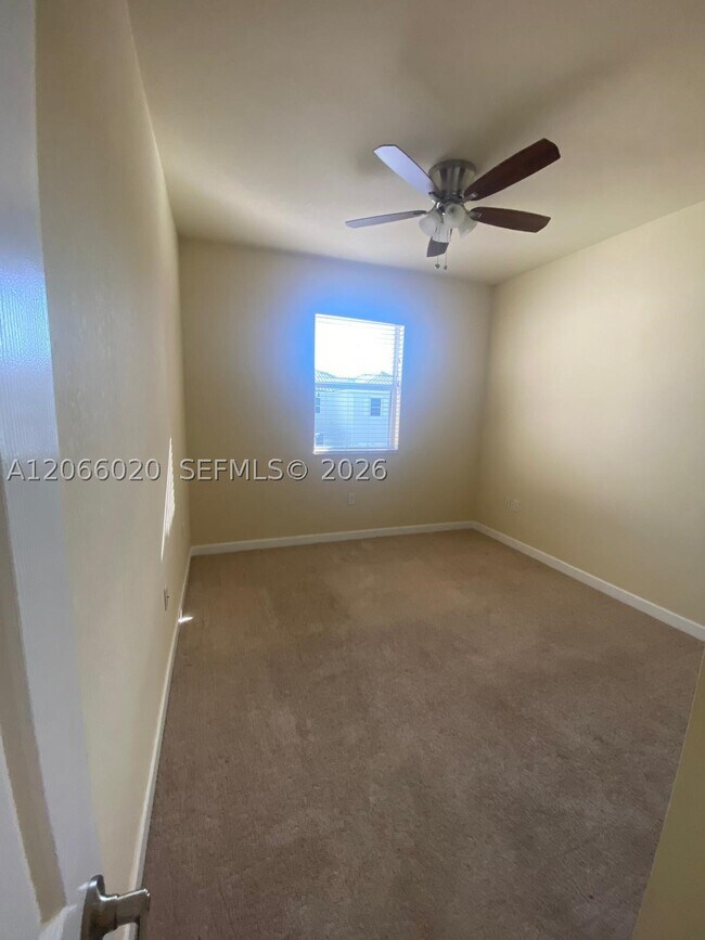 Building Photo - 9438 SW 171st Ct