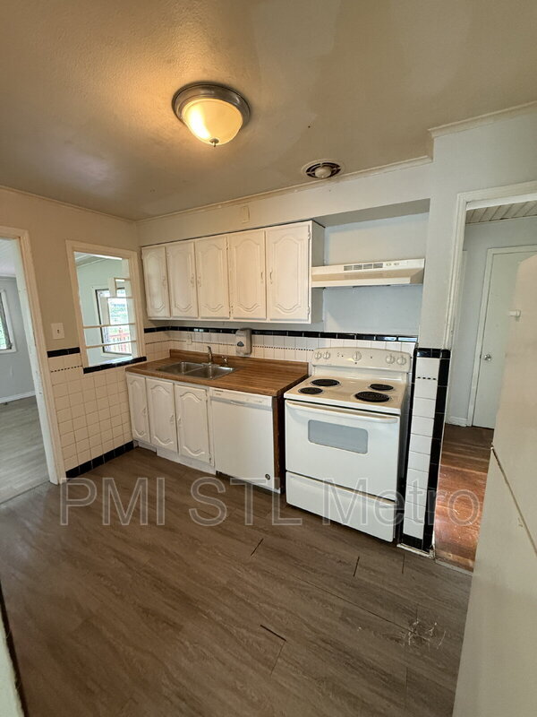 Building Photo - 1131 Darr Dr