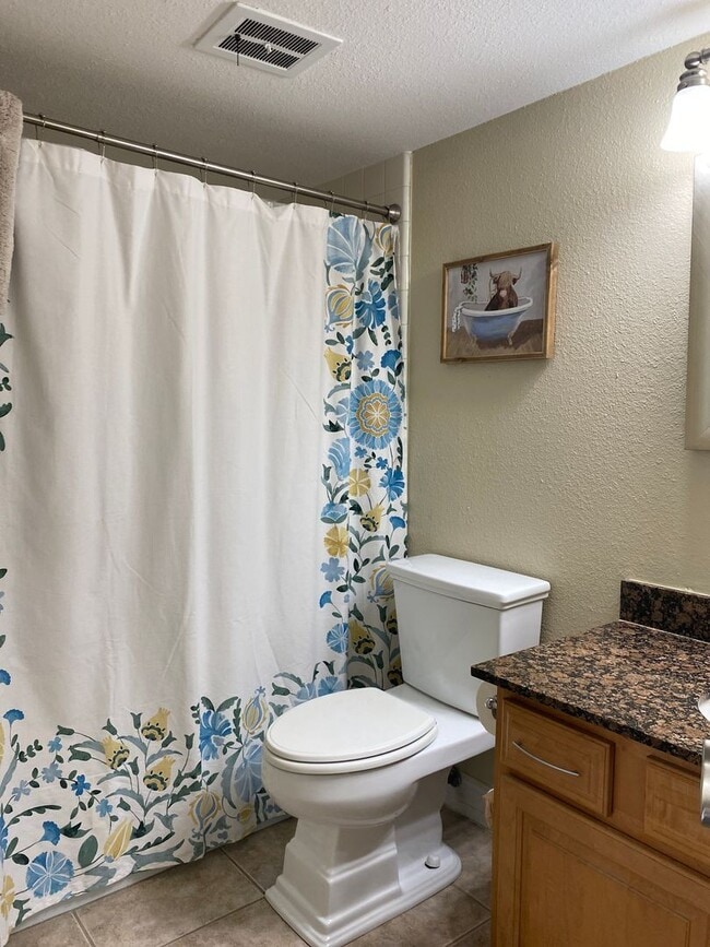 Building Photo - Charming 2/2 Seasonal Rental in Sarasota – Minutes from the Beach! Private Courtyard Included!!