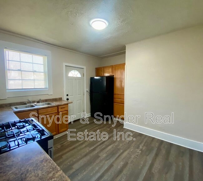 Building Photo - 39 Brown St