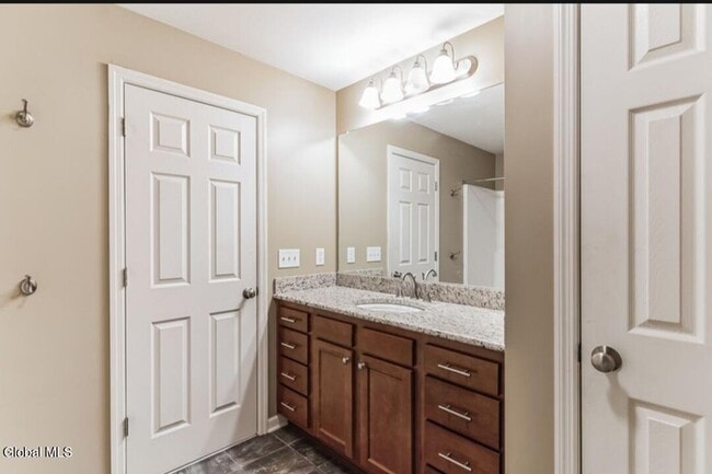 Building Photo - 15 Clarice Ln