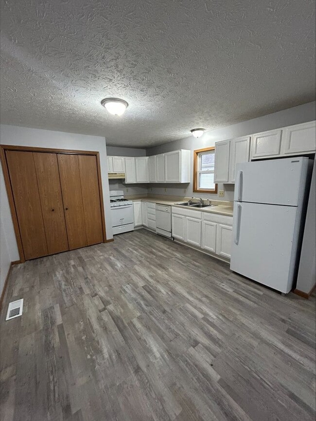 Building Photo - 511 A/B Tuttle Avenue