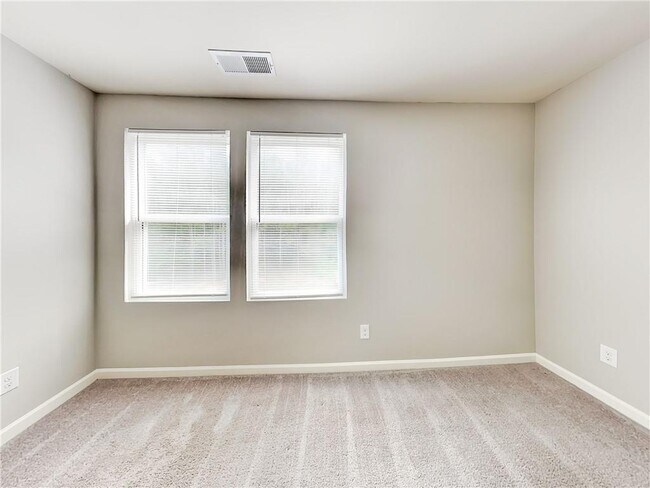 Building Photo - 2565 Piering Dr