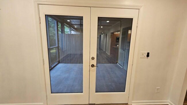 Building Photo - 3107 Colonial Way