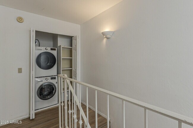 Building Photo - 1028 S Ash Ave