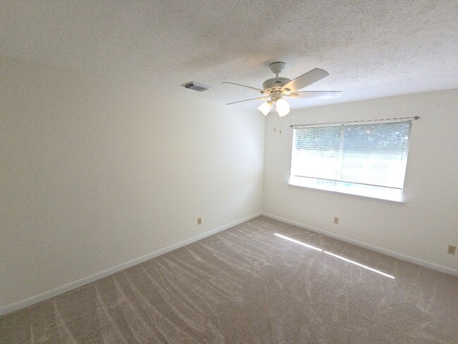 Building Photo - 2502 Fairwind Dr