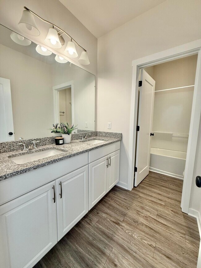 Building Photo - 6394 S Trailwoods Dr