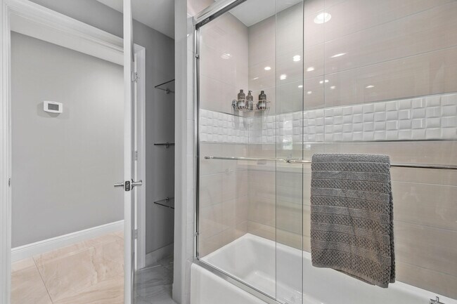 Building Photo - 7101 W Lake Dr