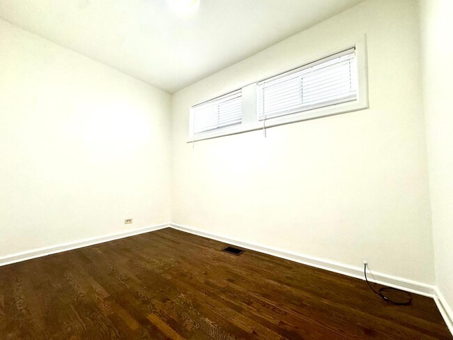 Building Photo - 1526 N Artesian Ave