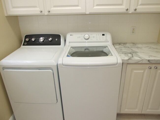 Building Photo - 181 Santa Barbara Way