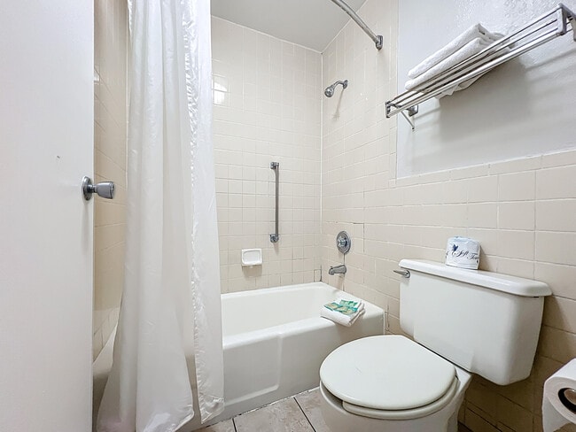 Building Photo - 4645 N Socrum Loop Rd