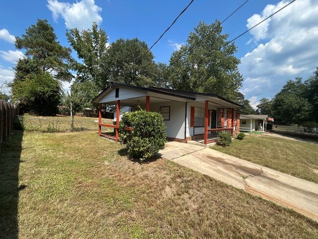 Building Photo - New On the Market!