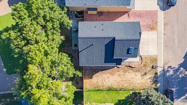 Building Photo - For Sale OR Rent whichever occurs first!