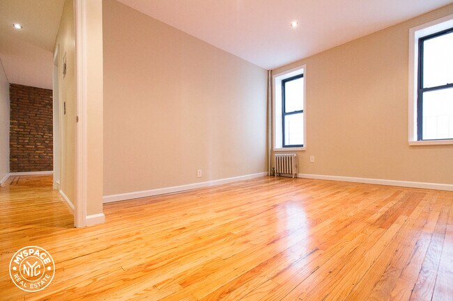 Primary Photo - 118 Quincy St