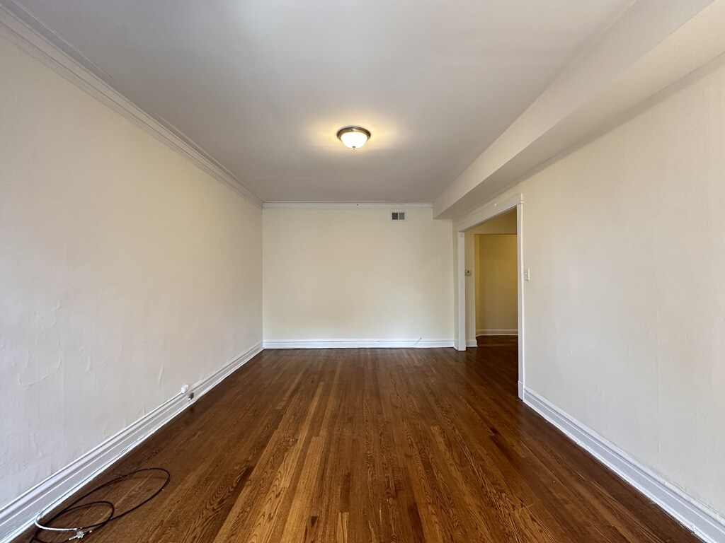 Building Photo - 2647 N Sawyer Ave