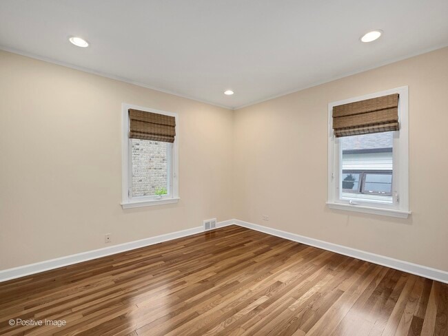 Building Photo - 39 S Bruner St