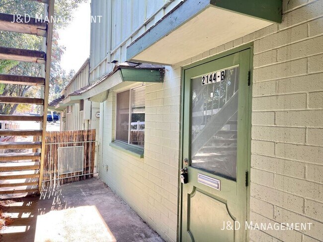 Primary Photo - 2144 Alpine Blvd