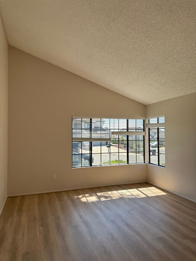 Building Photo - Wonderful 4 Bedroom 2-story Townhome in "F...