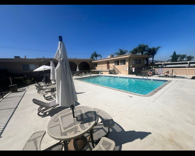 Building Photo - 500 Rancheros Dr