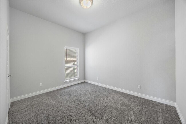 Building Photo - 169 Belford St