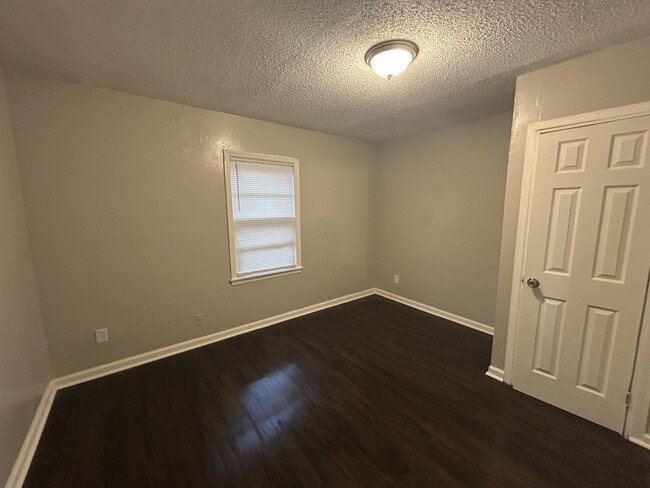 Building Photo - 2926 Mimosa Ave