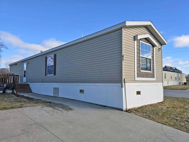 Building Photo - 45 Lincoln Ave