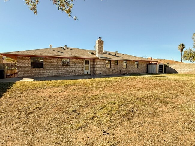Building Photo - Roomy 5 Bedroom Home with Solar Panels