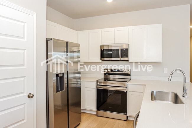 Building Photo - 17727 Denham Cir