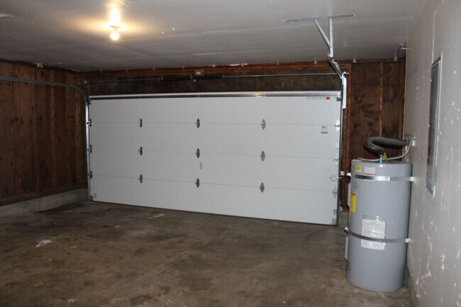 Building Photo - 3 Bed 2 Bath Hillsboro Ranch