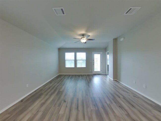 Building Photo - 5132 Saddle Clb Dr