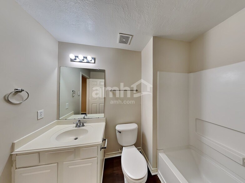 Building Photo - 2219 Shady Pine Dr