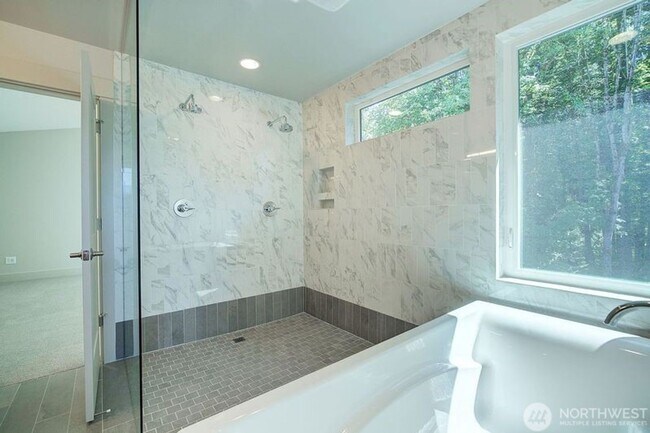 Building Photo - 4Bd/3.25Ba Issaquah House