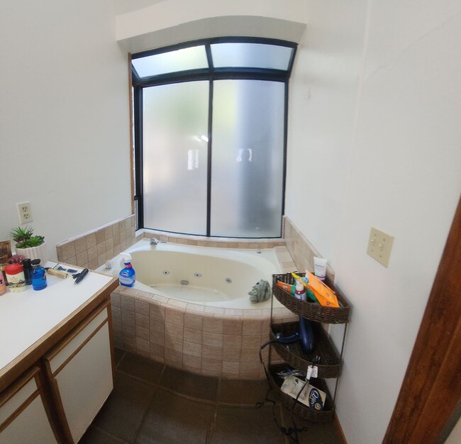 Building Photo - Bigger than average home in SLO! Lots of space!