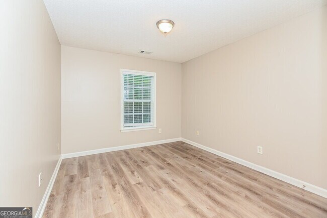 Building Photo - 205 Ashland Dr