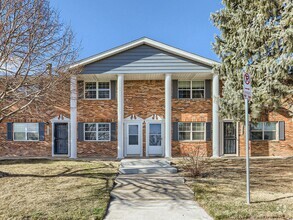 Building Photo - COMING IN MAY!!! Spacious 3 Bedroom 2.5 Ba...