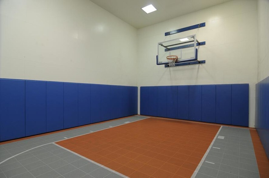 Basketball court - 5515 Canoga Ave