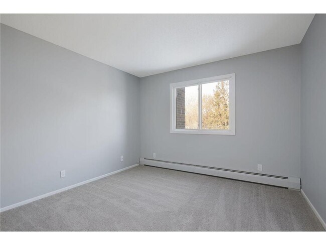 Building Photo - 35 Nathan Ln N