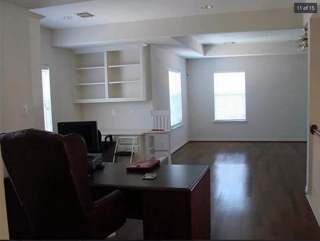 Building Photo - 1605 Berwick Dr