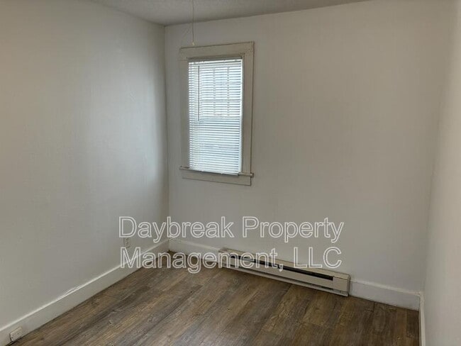 Building Photo - 6 11th St S