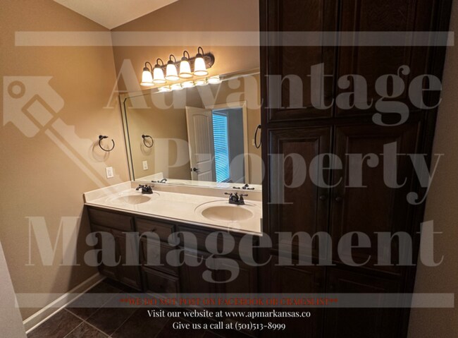Building Photo - Warm & Welcoming Home with Open Layout and...