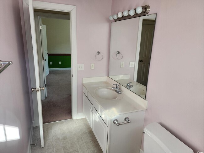 Building Photo - 176 Whispering Oaks Dr