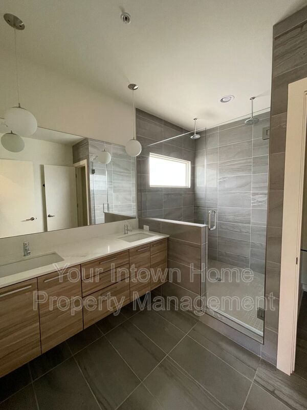 Building Photo - 504 Rankin St NE