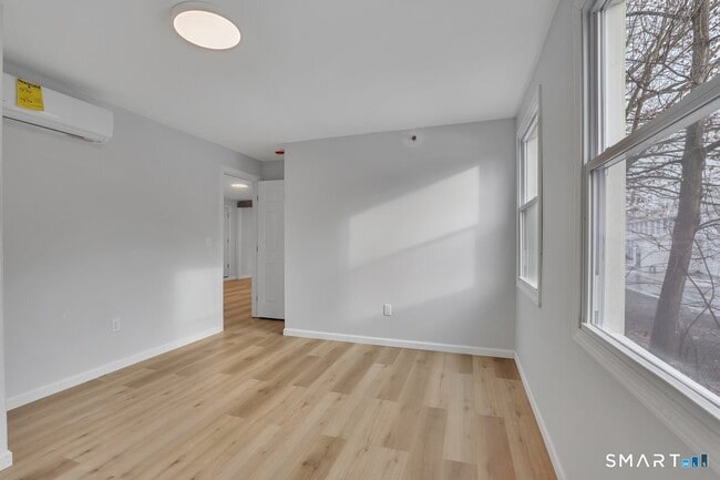 Building Photo - 194 Hartford Rd