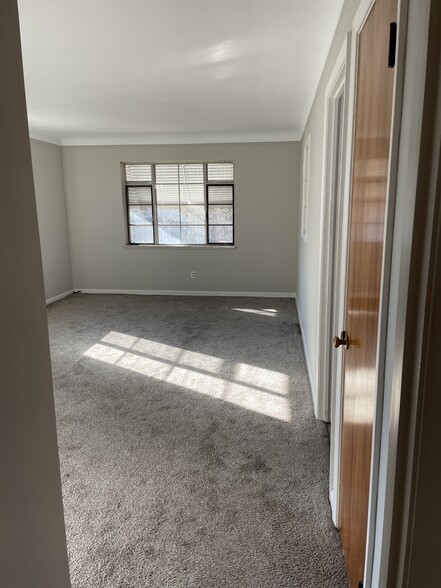 Living Room - 2147 Eldred Ave