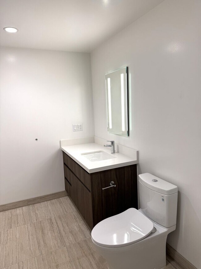 Building Photo - The Park On Keeaumoku - One bedroom, one bath, one parking in the Rycroft Tower