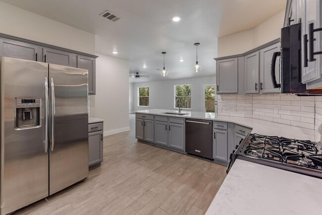 Building Photo - 3213 Canyon Ledge Cove
